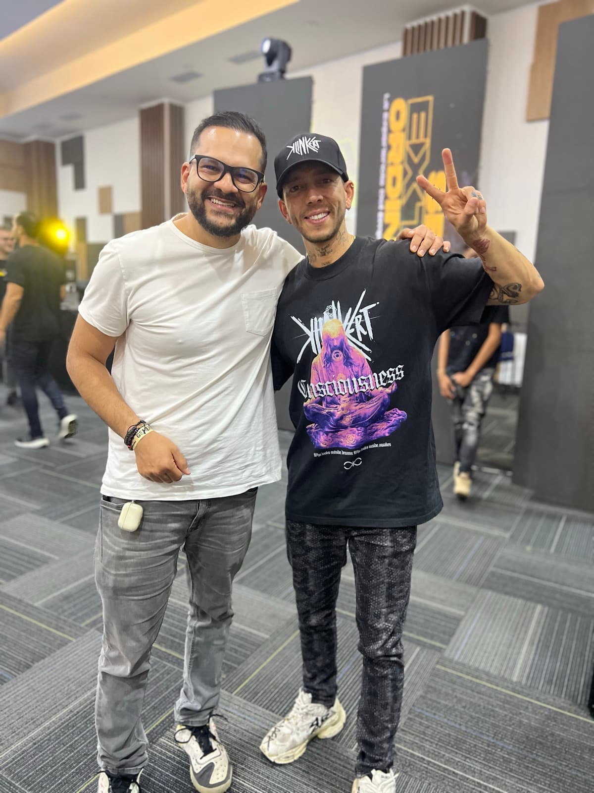 Miguel con uno de sus mentores